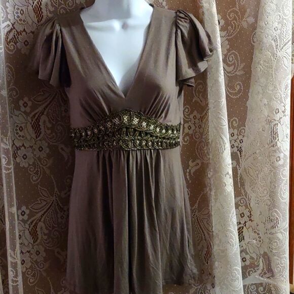 New Soprano Women's Sz M Boho Chic taupe top‎ applique accent flutter sleeve - Picture 1 of 10